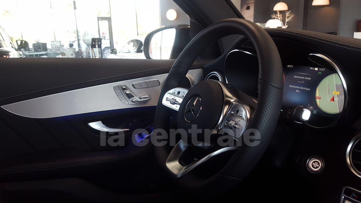 2022 Mercedes-Benz GLC 300 4MATIC * ENSEMBLE HAUT DE GAMME, VOLANT  CHAUFFANT * d'occasion à vendre - 51301.0$.