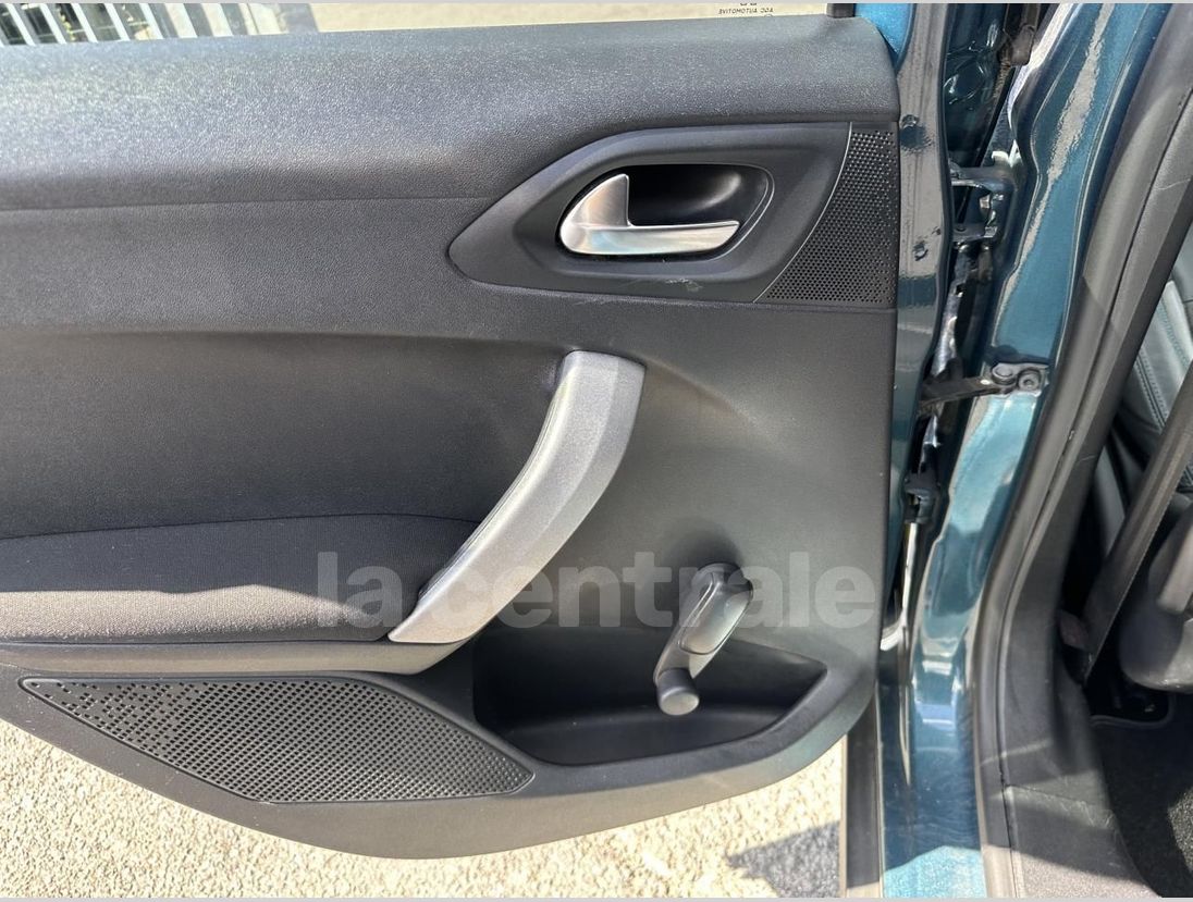 poignée cuir et alu de panneau interieur de porte chauffeur citroen DS4