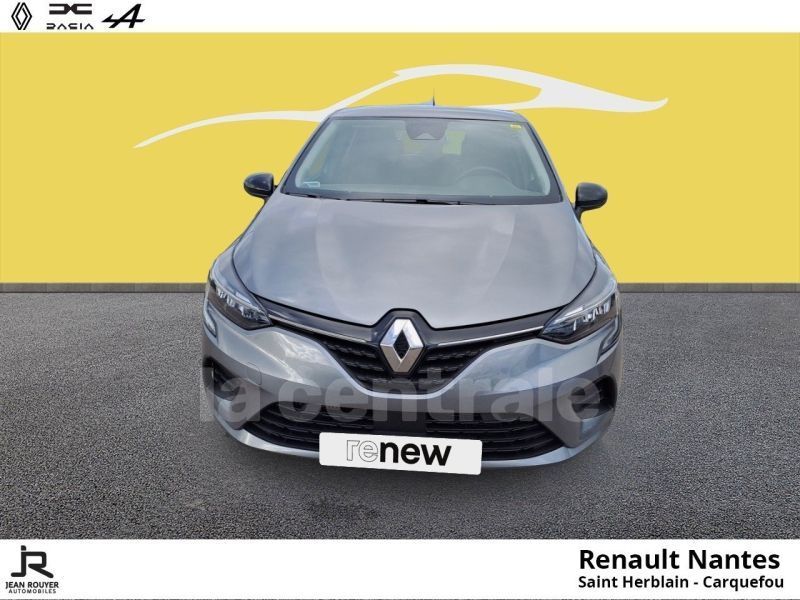 Livraison de la Renault Clio 5 Equilibre 1.0 TCe 90 neuve de Monsieur et  Madame Jacques et Brigitte V. dans le 78 (Yvelines), clio 5 