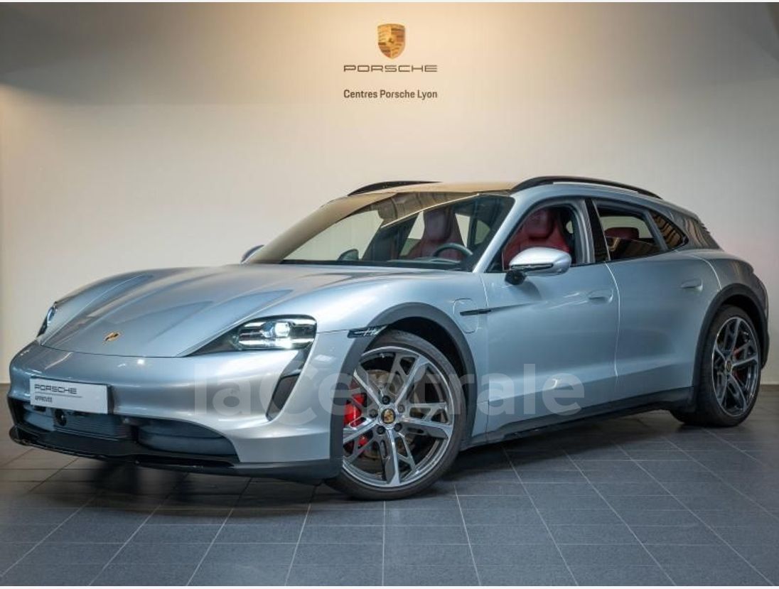 Porsche Taycan Cross 