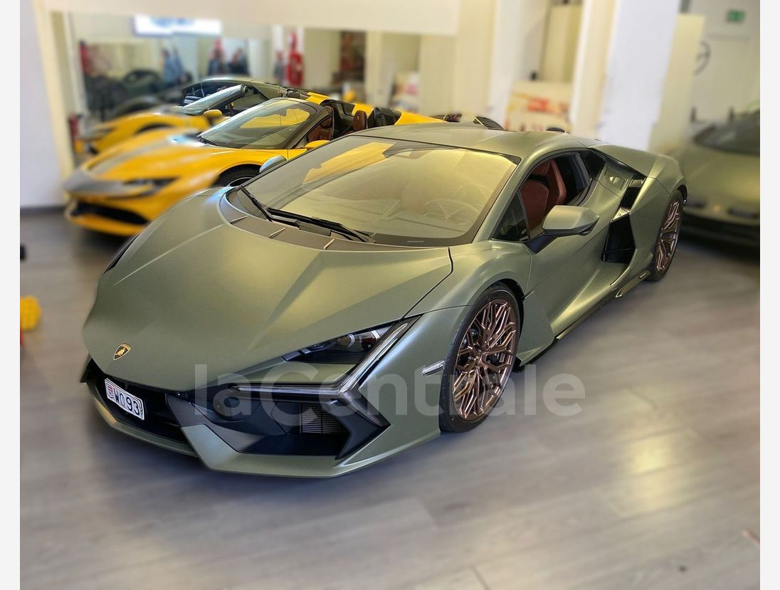 Lamborghini Revuelto 2024