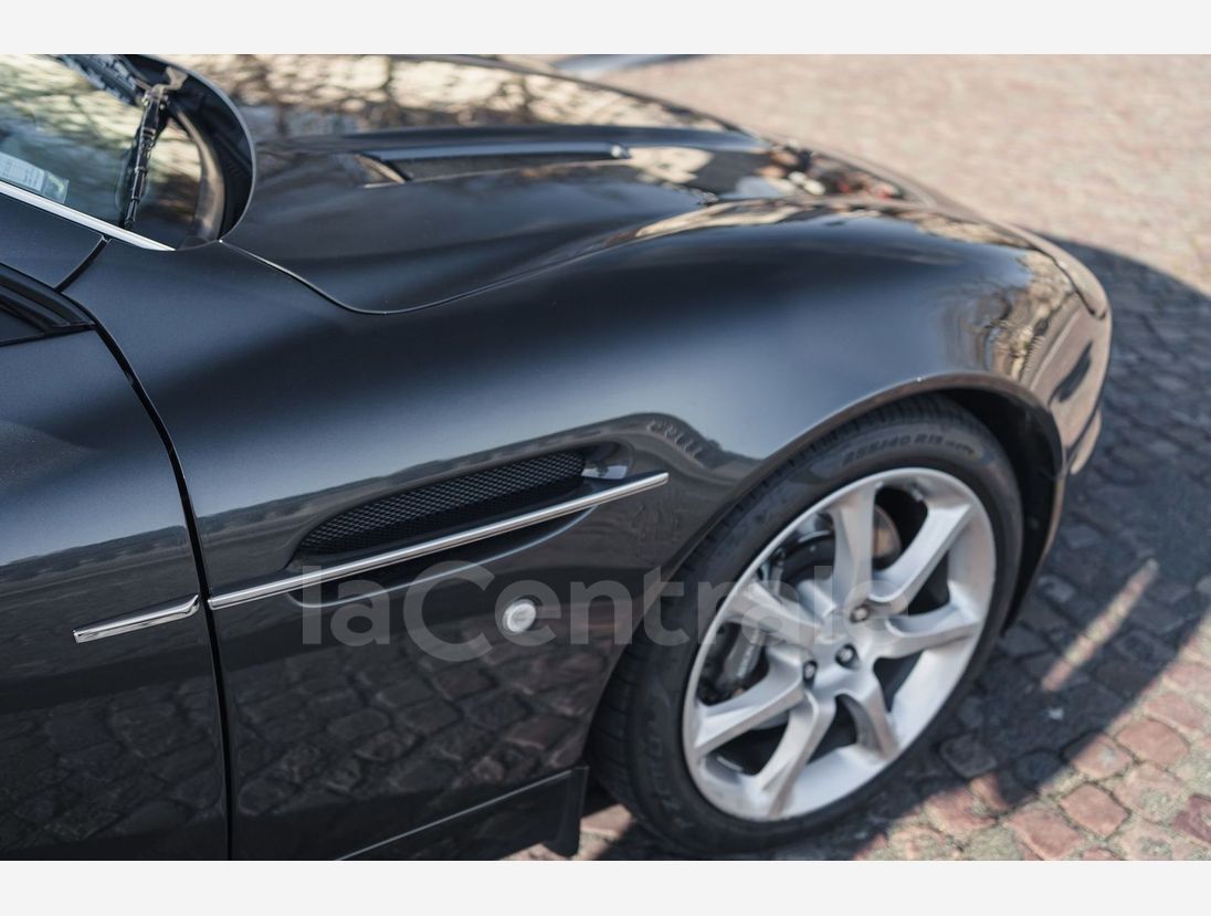 Aston Martin Vanquish 