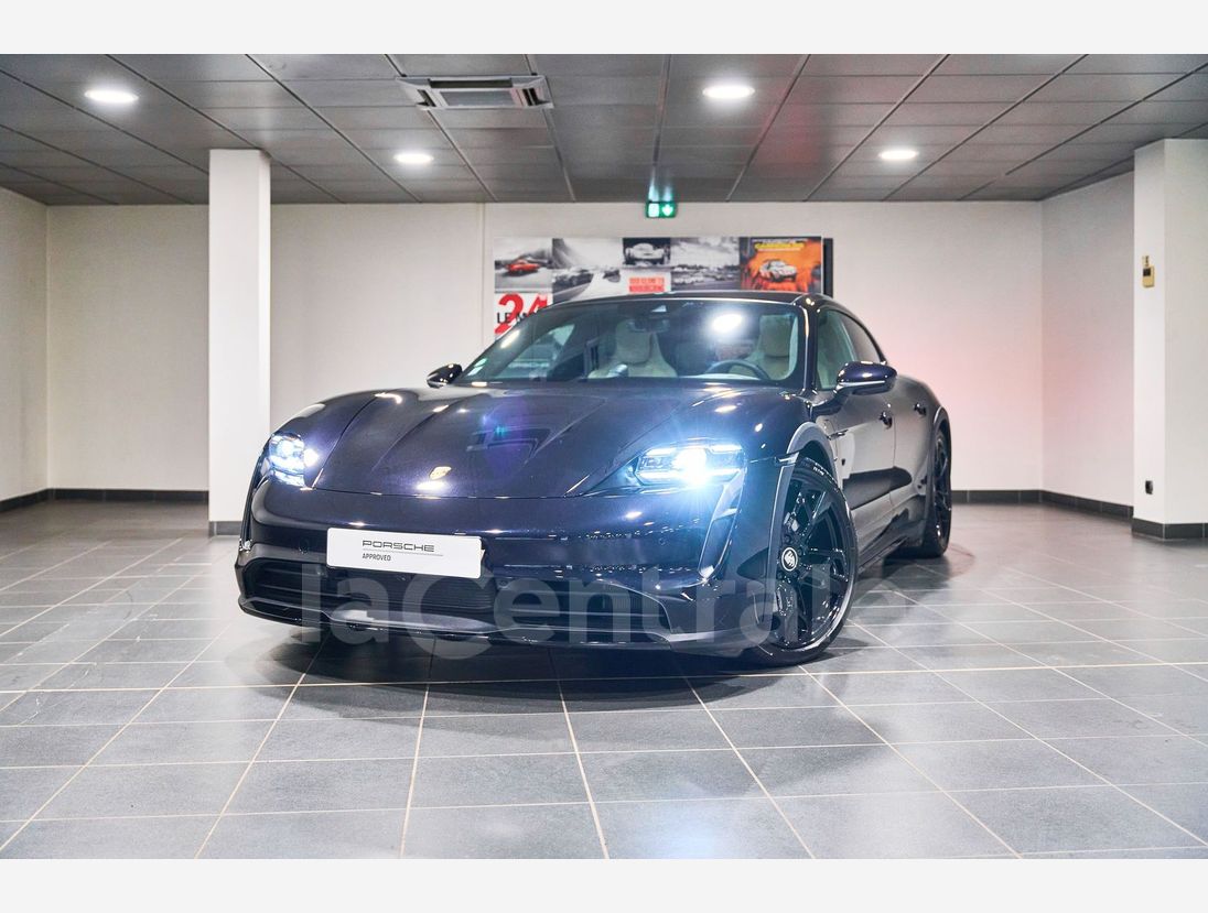 Porsche Taycan Cross 