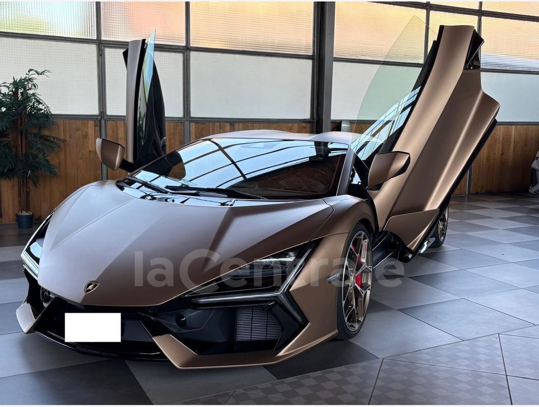Lamborghini Revuelto 2024