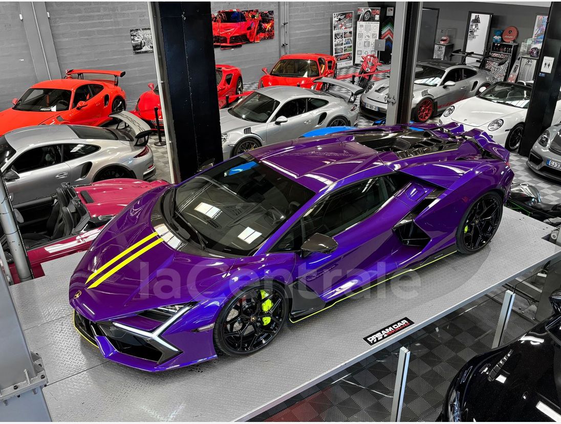 Lamborghini Revuelto 2025