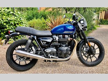 TRIUMPH STREET TWIN 900