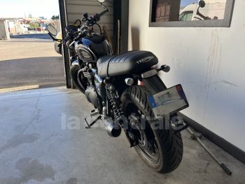 TRIUMPH STREET TWIN 900