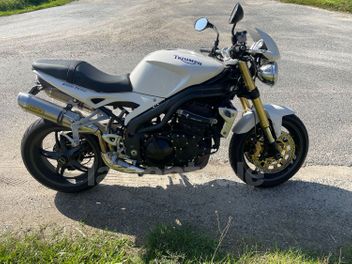 TRIUMPH SPEED TRIPLE 1050