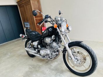 YAMAHA XV 1100 VIRAGO