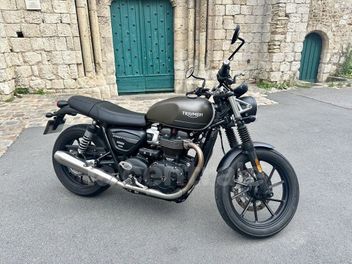 TRIUMPH STREET TWIN 900