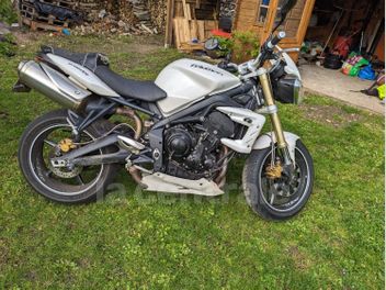 TRIUMPH STREET TRIPLE 675