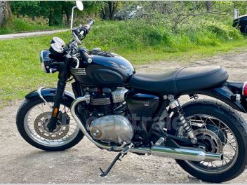 TRIUMPH BONNEVILLE 900 T100