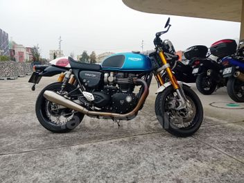 TRIUMPH THRUXTON 1200 R