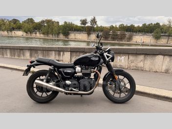 TRIUMPH STREET TWIN 900