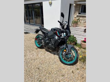 YAMAHA MT-09 900