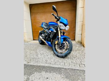 TRIUMPH STREET TRIPLE 675