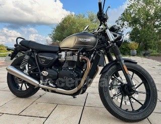 TRIUMPH STREET TWIN 900