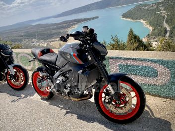 YAMAHA MT-09 900 