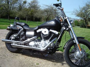 HARLEY DAVIDSON DYNA STREET BOB 1584 NOIR