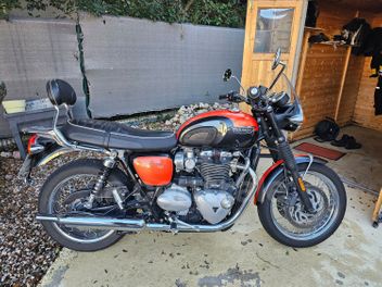 TRIUMPH BONNEVILLE 1200 T120