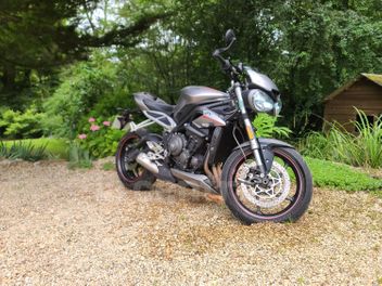 TRIUMPH STREET TRIPLE 765 RS