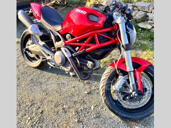 DUCATI MONSTER 696