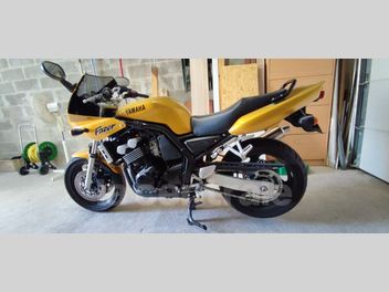 YAMAHA FZS 600 FAZER