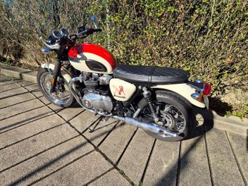 TRIUMPH BONNEVILLE 900 T100