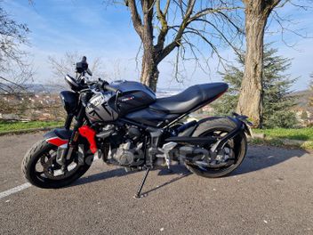 TRIUMPH STREET TRIPLE 660 TRIDENT