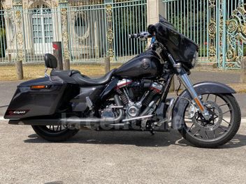 HARLEY DAVIDSON CVO STREET GLIDE 1923