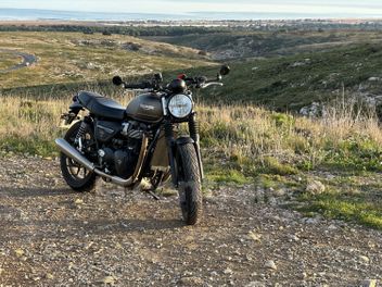 TRIUMPH STREET TWIN 900