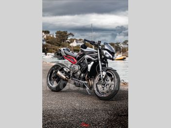 TRIUMPH STREET TRIPLE 765 RS