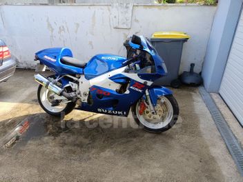 SUZUKI GSX-R 750