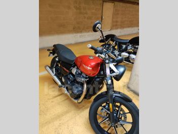 TRIUMPH STREET TWIN 900
