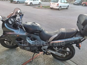 SUZUKI GSX-F 750