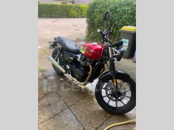 TRIUMPH STREET TWIN 900