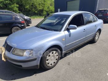 VOLKSWAGEN PASSAT 4 IV 1.8 CONFORT
