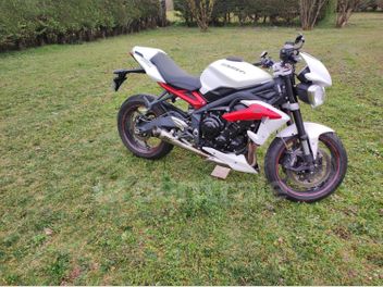 TRIUMPH DAYTONA 675 R
