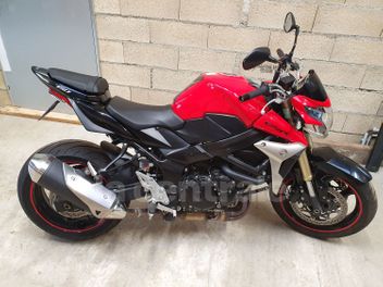 SUZUKI GSR 750