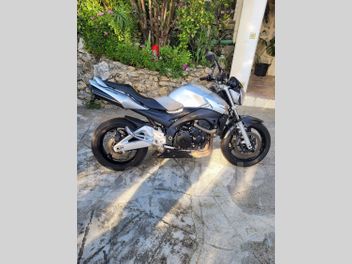 SUZUKI GSR 600