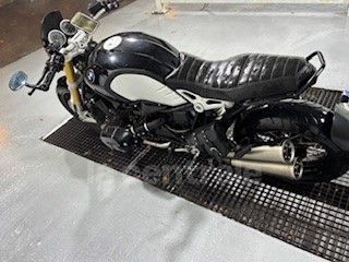 BMW R1200 NINE T