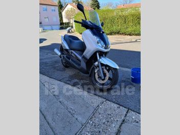 YAMAHA X-MAX 125