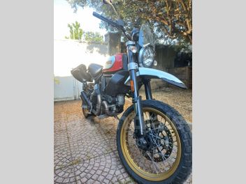 DUCATI HYPERSTRADA 821