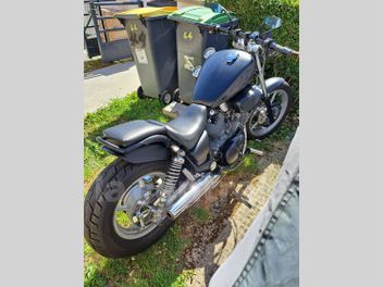 YAMAHA XV 1100 VIRAGO