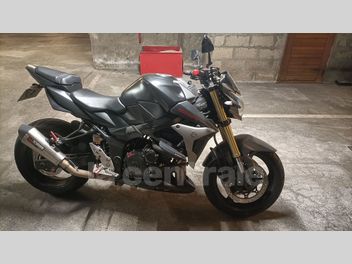 SUZUKI GSR 750