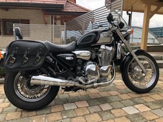 TRIUMPH ADVENTURER 900