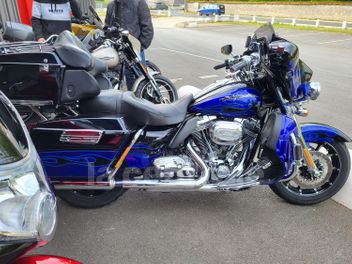 HARLEY DAVIDSON CVO ROAD GLIDE 1800