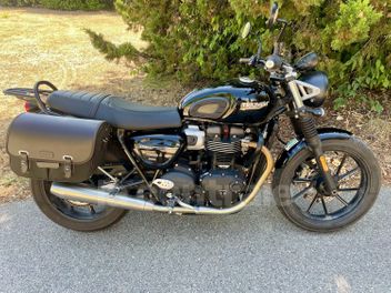 TRIUMPH STREET TWIN 900