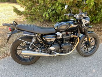 TRIUMPH STREET TWIN 900