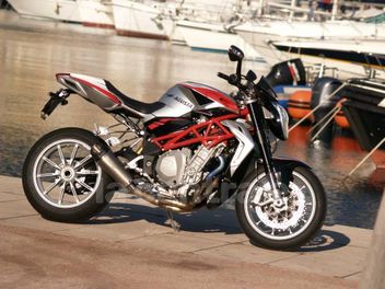 MV AGUSTA BRUTALE 1090 R